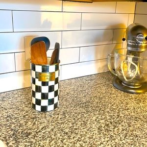 Lightly used kitchen utensil holder.